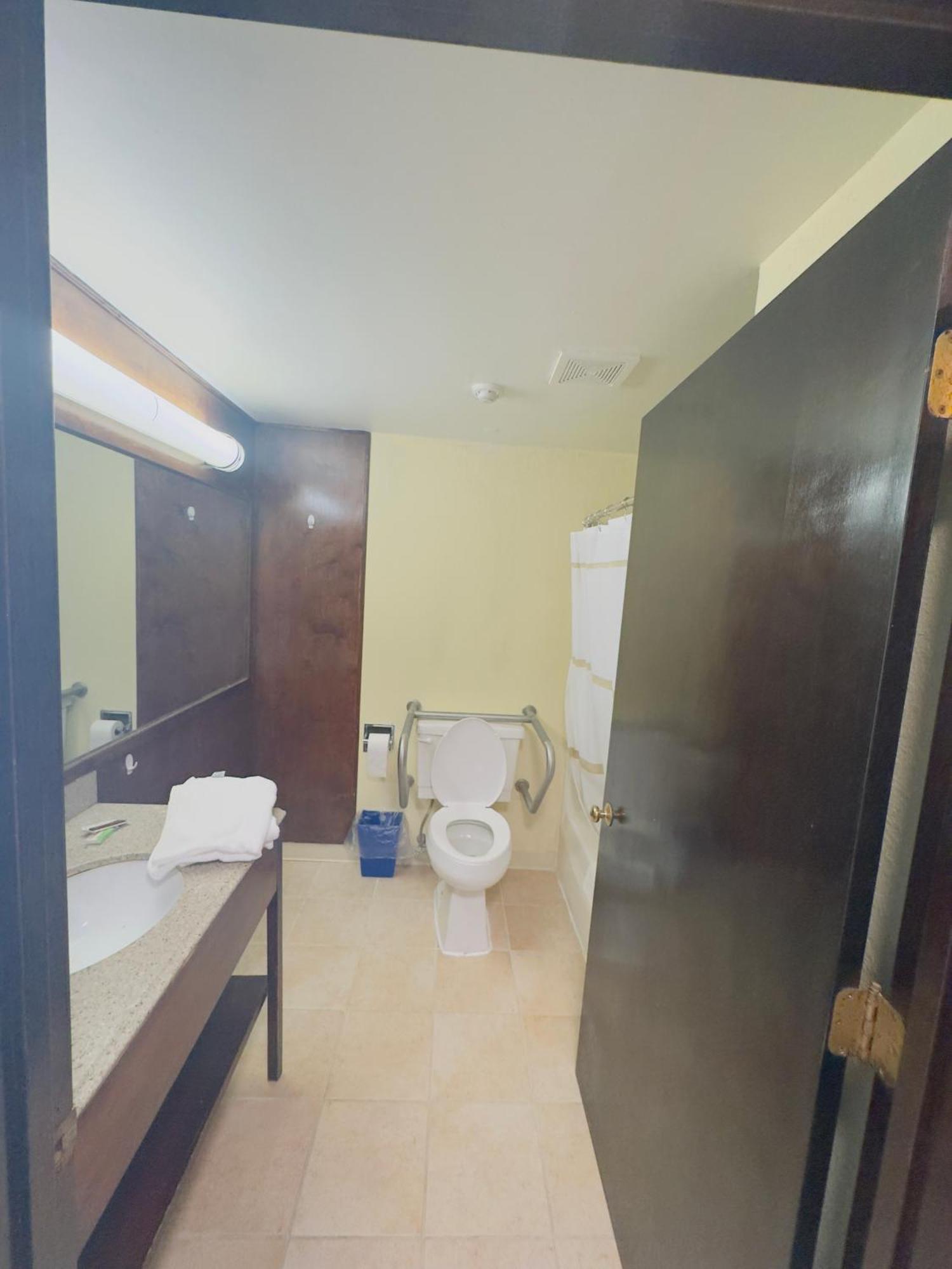 מונפלייה Hilltop Inn מראה חיצוני תמונה