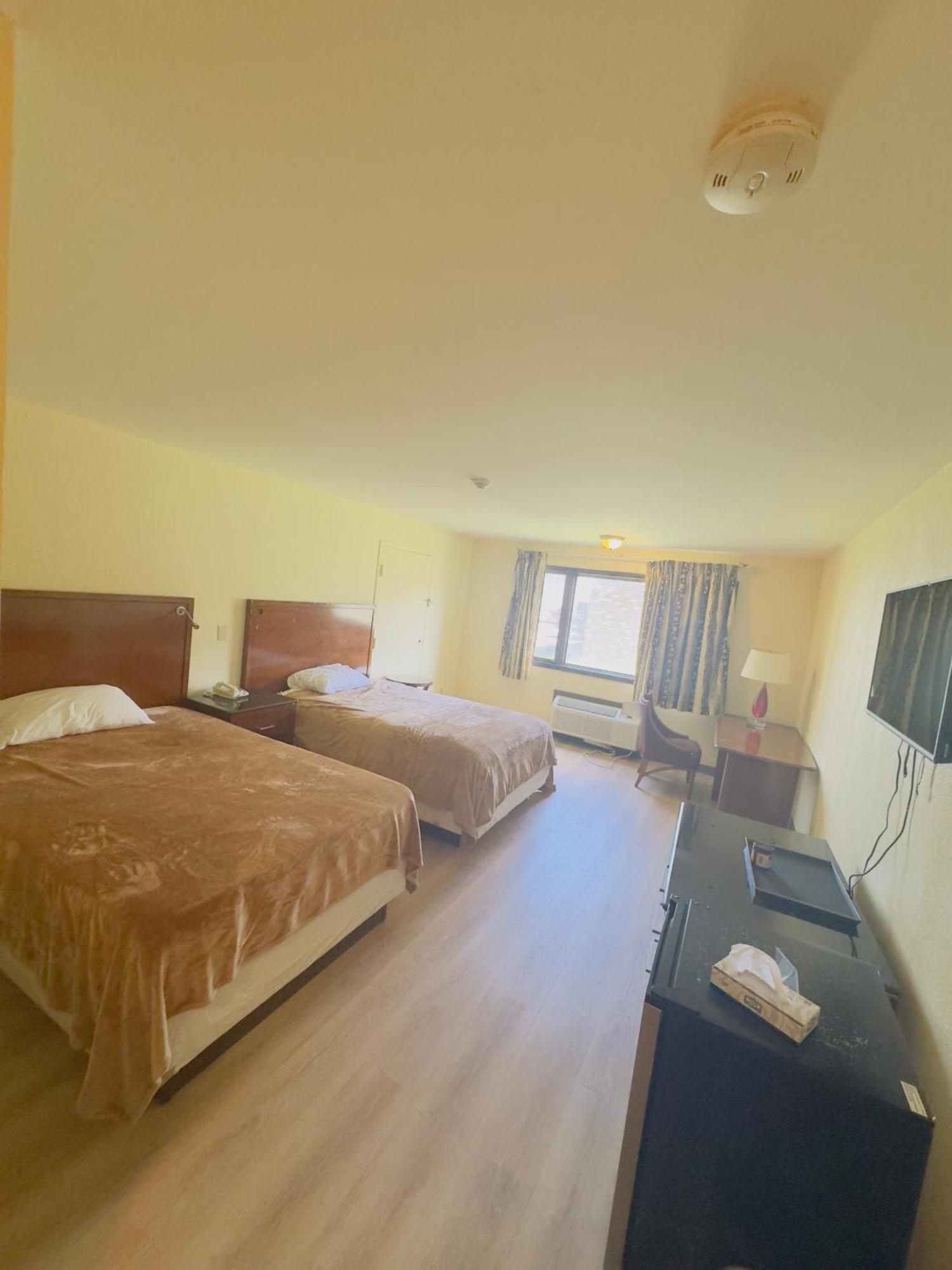 מונפלייה Hilltop Inn מראה חיצוני תמונה